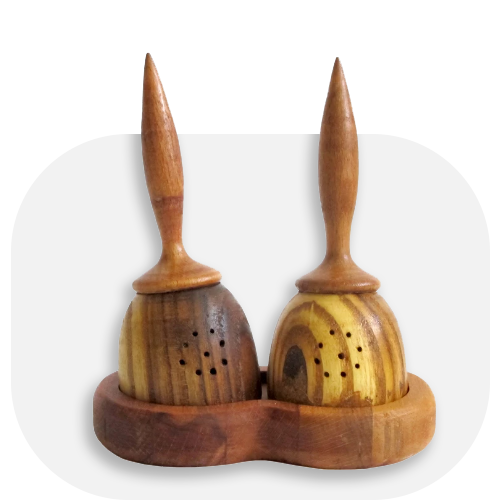 نمکدان و فلفل پاش محلی