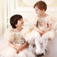 لوگوی فروشگاه پوشاک بچگانه خانم امیری