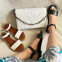 لوگوی فروشگاه تیناشاپ گالری کفش و لباس